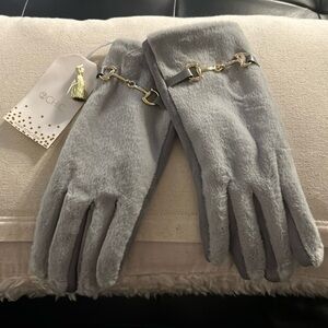 2 Chic gloves with metal keeper